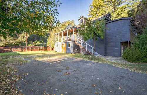 Luxury River Home - Pets Stay Free - Photo 29