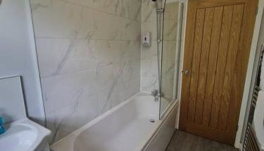 Charming 2 BedRoom Tredegar Gem. Sleeps 4 - Foto 4