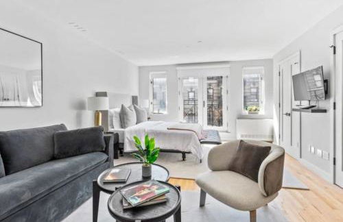 Luxe Studio with Charming Juliet Balcony - Foto 6