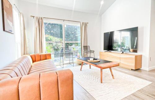 Sunny 1BR with Large Outdoor Lounge Space - SH4LAD - Foto 7