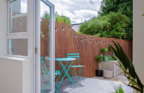 Stunning Townhouse with Large Garden - Sleeps 8! - Photo 76