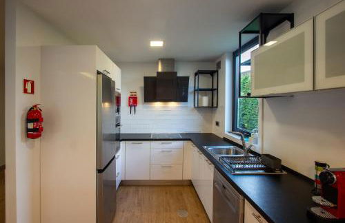 The Jolie - A Retreat in the City in an Entire House - Foto 12