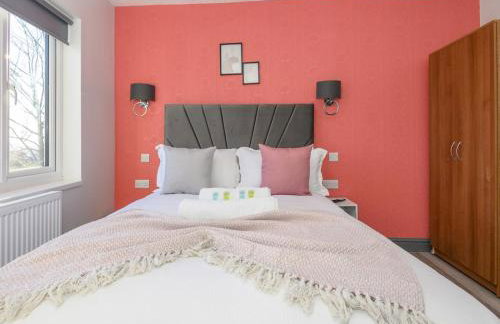 Lower Wortley 3 - Couples Haven with a Shared Kitchen - Pass the Keys - Photo 4