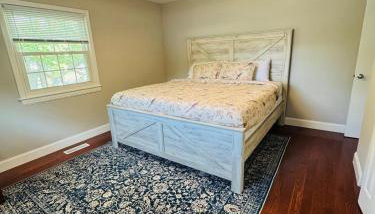 Bright Home for Family and Groups with Patio - Foto 2