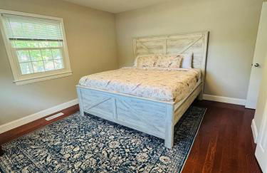 Bright Home for Family and Groups with Patio - Foto 2