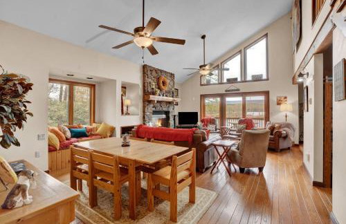 Lakefront Family Home, Kayaks, Hot Tub, Fireplace - Foto 11