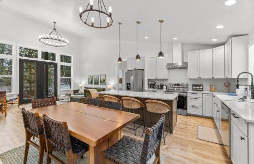 Wagon Wheel Hideaway - All season new build home near Tamarack Resort & Lake Cascade - Photo 10