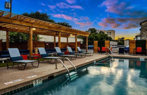 Your Chill 2B Getaway - 10min to DTWN - W/D, Pool, Prkg - Foto 15