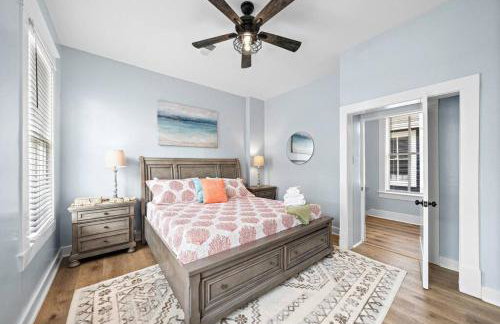 Cozy Home Near Downtown with a Pool and Fire Pit - Foto 19