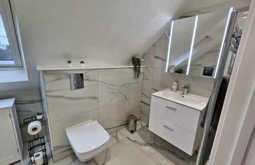 Homely 6 bed Cottage 30 mins to Heathrow, London, Legoland, Windsor Castle - Photo 53