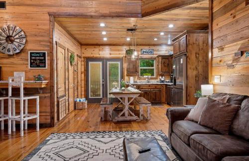 King Suite! Hot Tub, Arcade Games, L2 EV, Fire Pit, Kids Playset, Ping Pong, Dog Friendly - Foto 50