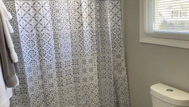 Hiker's Retreat modern 3 bedroom home with 2 baths - Photo 2, Shower