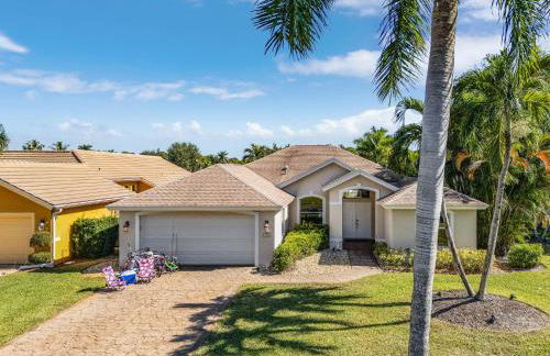 Lazy days and lake views. Beautiful Naples pool home - Foto 43
