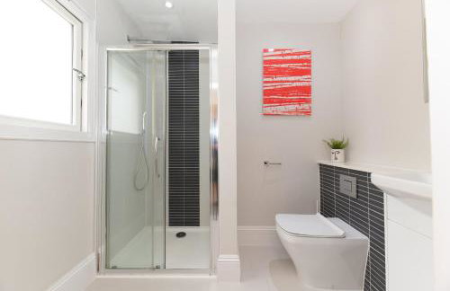 Stunning 1 BR Surbiton with views, near station - Pass the Keys - Foto 16