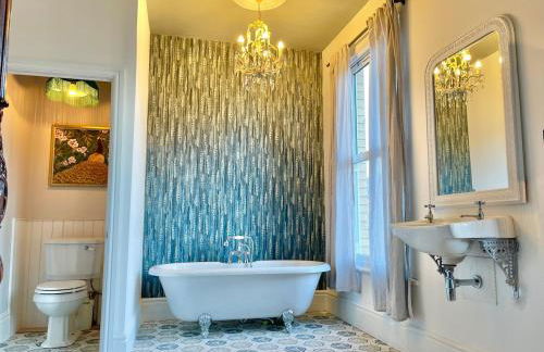 Tranquil Victorian Villa with Hot Tub & Sauna - Foto 16