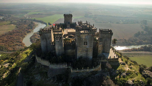 Entrada al castillo de Almodóvar del Río - Foto 2, Panorámica del castillo de Almodóvar del Río