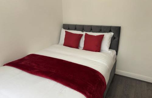 4 Beds House for Families & Contractors with Free Parking - Photo 8