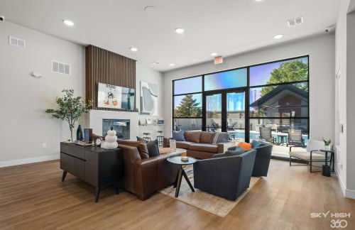 Modern King BR, Sectional, Pool, Gym, Near U of A - Foto 47