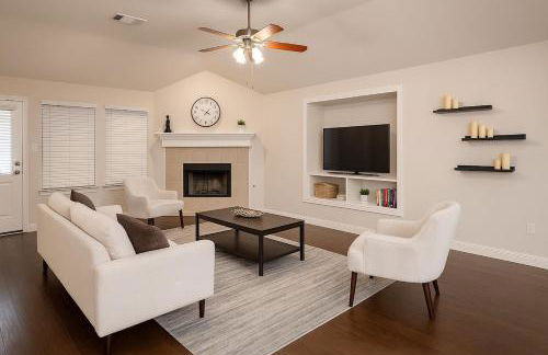 Spacious 3BR Home w Game Room, Gym & Study - Foto 1