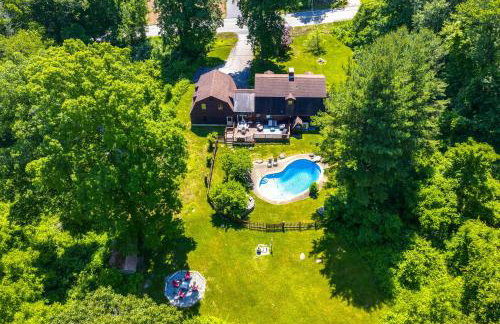 Spacious East Haddam Retreat with Private Pool! - Foto 2