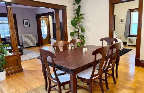 Charming Centrally Located Duplex with Parking - Foto 10