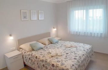 Valdebek Apartments with pool - Photo 7