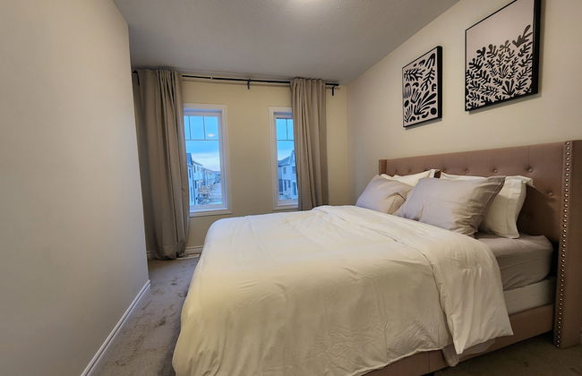 Exclusive Home in Niagara Falls - Photo 5