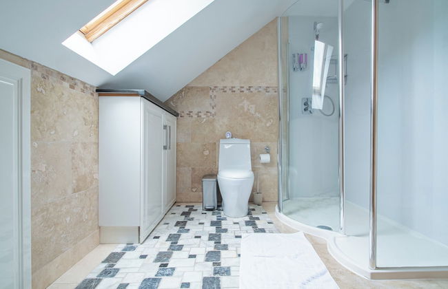 Luxurious Sheffield Villa With Stunning Views - Photo 11