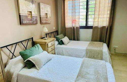 Lux Villa with Year-Round Heated Pool & Game Room - Foto 66