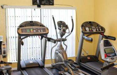 Serene 4-Bedroom Lakeview Retreat with South-Facing Pool & Sun-Drenched Outdoor Living - Foto 51