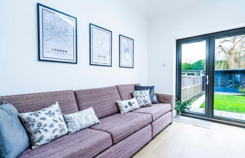 Cozy 3 Bedroom Terrace Cottage in Epsom - Photo 42