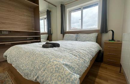 3-Bed Family Home in Furzton, Near Lake & Parking - Photo 10