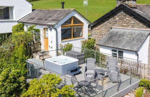 Fox Corner, Ambleside, romantic retreat for two, dog friendly, hot tub - Photo 8