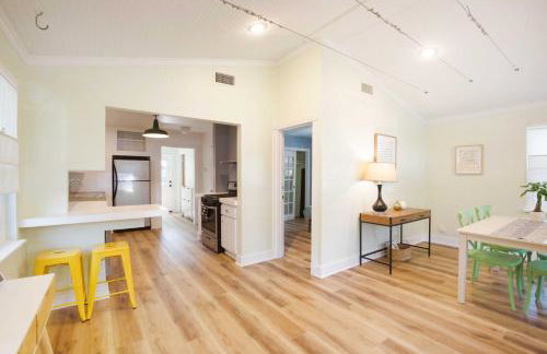 Side-by-Side Houses in Downtown Walk to Lake, Activities & Dining - Foto 14