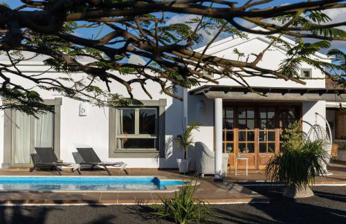 Villa Mo Luxury Heated Pool - Photo 2