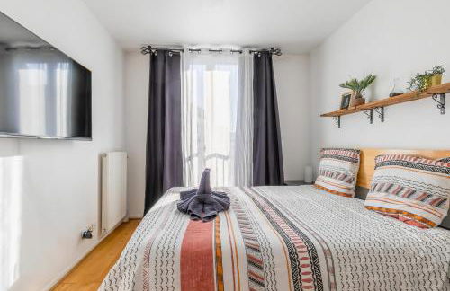 Transports, parking, A/C & equipped for long stays - Foto 18