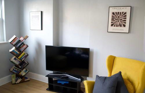 Stylish 2-Bed Garden Flat, 5 Mins to Brixton - Photo 46