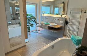 Exklusives Architektenhaus, Pool und Privateinfahrt - Foto 16