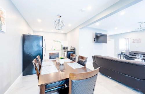 Group Friendly 6BR Near Aquarium & Niagara Falls - Photo 10