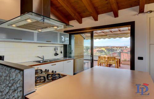 Paradise Lake View in a 5 pools exclusive residence DesenzanoLoft Official Partner Homes & Villas by Marriott Bonvoy - Foto 4