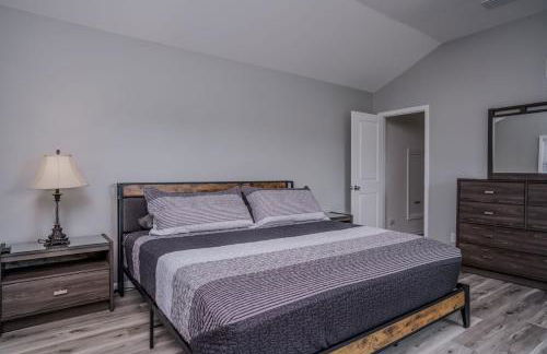 3BR 2BTH Waterfront Vacation Rental on Riverwalk to Downtown McHenry with Pier - Foto 43