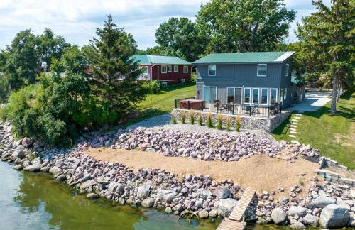 Lakefront Cabin with Patio and Views in Lake Norden - Foto 23