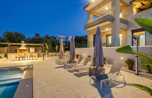 Chris and Stratos villa with private ecologic pool and kid's playground! - Foto 52