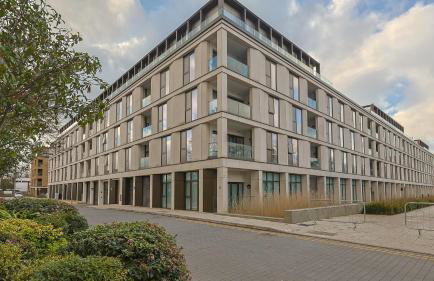 2-Bedroom Modern apt with Gym, roof terrace, Free Parking and 3 min walk to train st - Foto 30