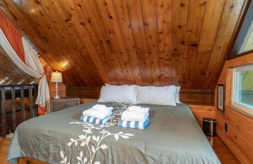 Bass Lake Chalet- A frame with hot tub/firepit - Foto 28