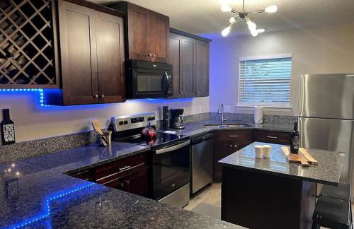 Pensa-Cozy Downtown bungalow, w/ backyard oasis! - Foto 15