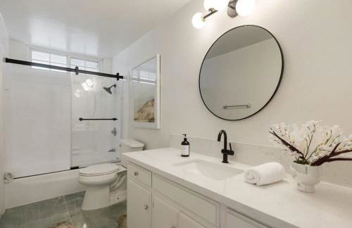 Sunlit Oasis with Heated Pool and Jacuzzi 20 minutes to Disneyland - Foto 11