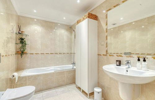 7 Boa Nova Immaculately Presented TWO Storey TOW - Foto 14