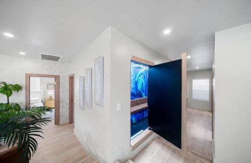 New Luxe Riverfront Home, Launch & Dock, Gamerooms - Foto 7