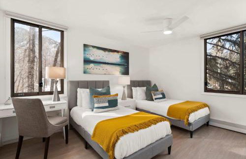 Renovated Riverfront 3 BR, 2 BA with Pool - Walk to Town! - Foto 15